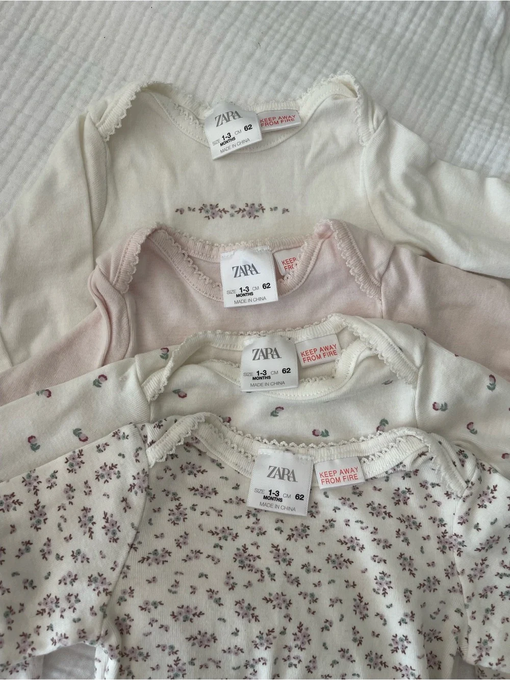 ZARA Baby Girl 1-3 months bodysuits Like New